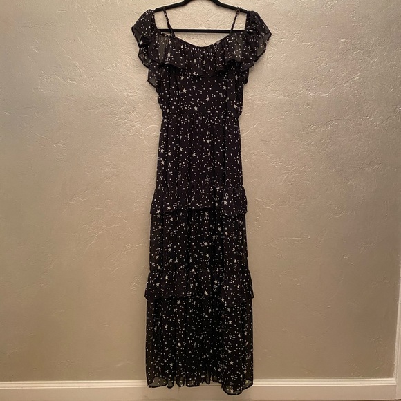 Dresses & Skirts - Tiered Star Dress✨